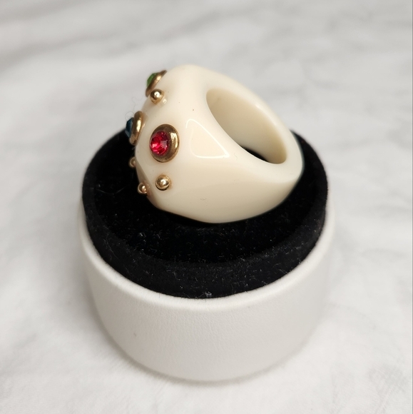 Chunky white Pop Art rhinestone ring - Picture 3 of 3